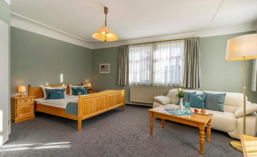 Hotel Ross Zwoenitz Ngoại thất bức ảnh