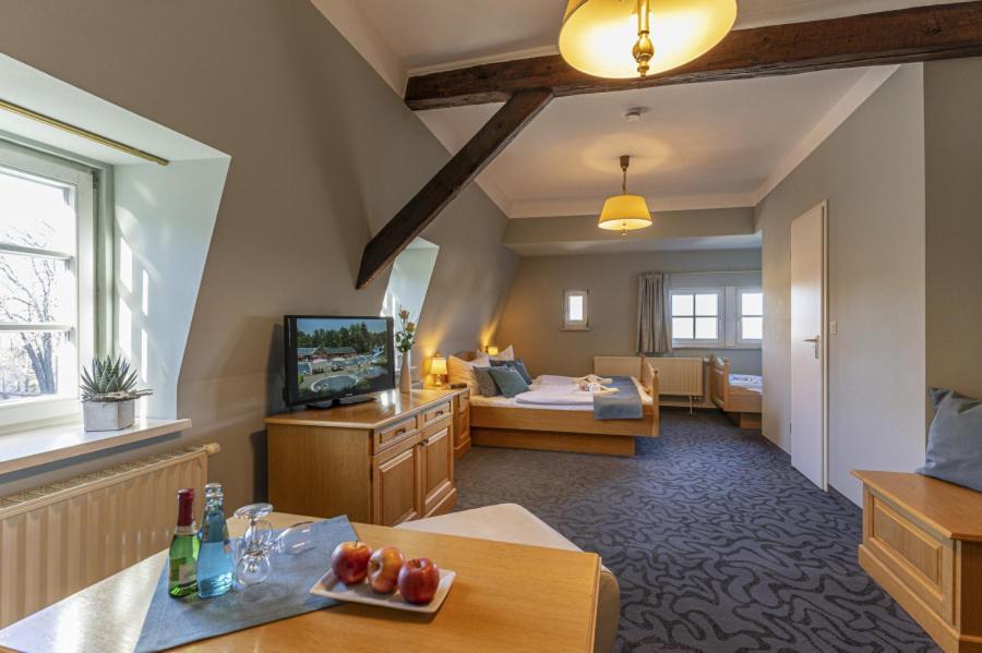 Hotel Ross Zwoenitz Ngoại thất bức ảnh